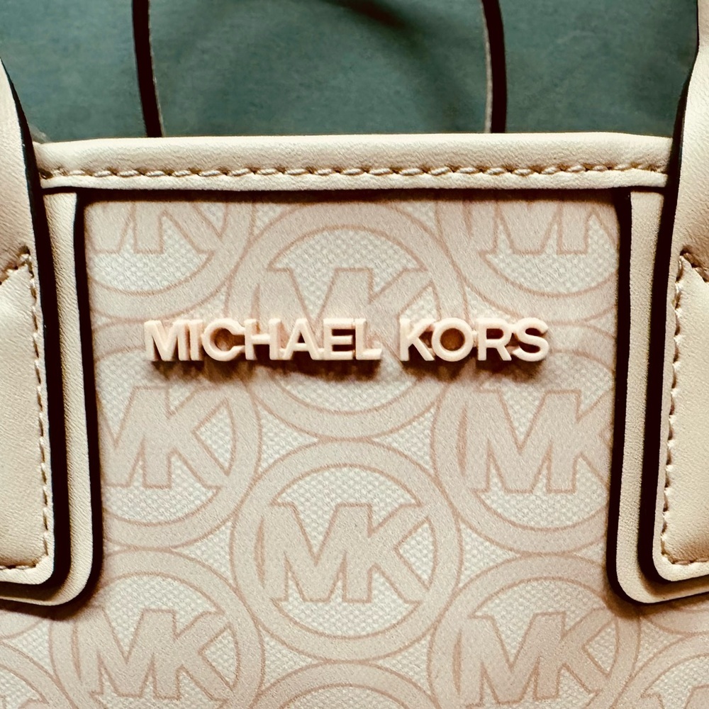 Michael Kors Baby Pink Handbag - Picture 12 of 14